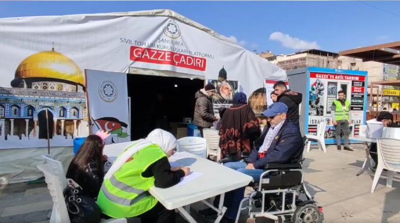 الجمعية العربية والهلال الأحمر التركي ينظمان حملة تبرع بالدم لأهل غزة (فيديو)